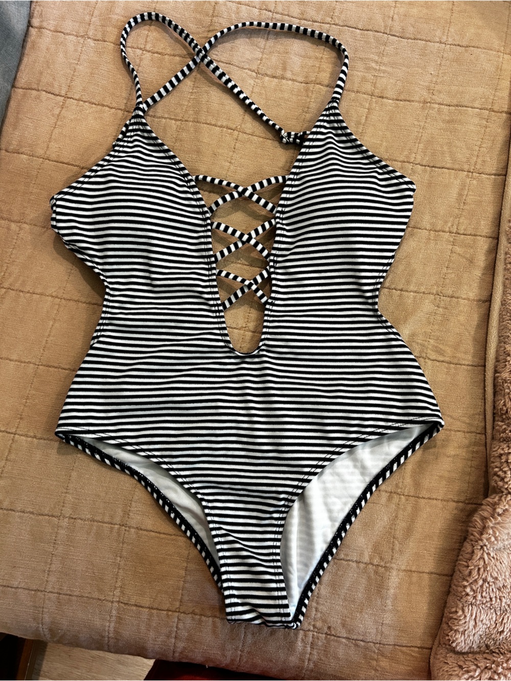 Cupshe Black & White Striped One-Piece Swimsuit with Crisscross Back